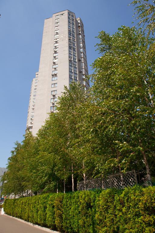 Apartment In 2 Min From Poznyaky Metro Station Kyiv Exterior photo